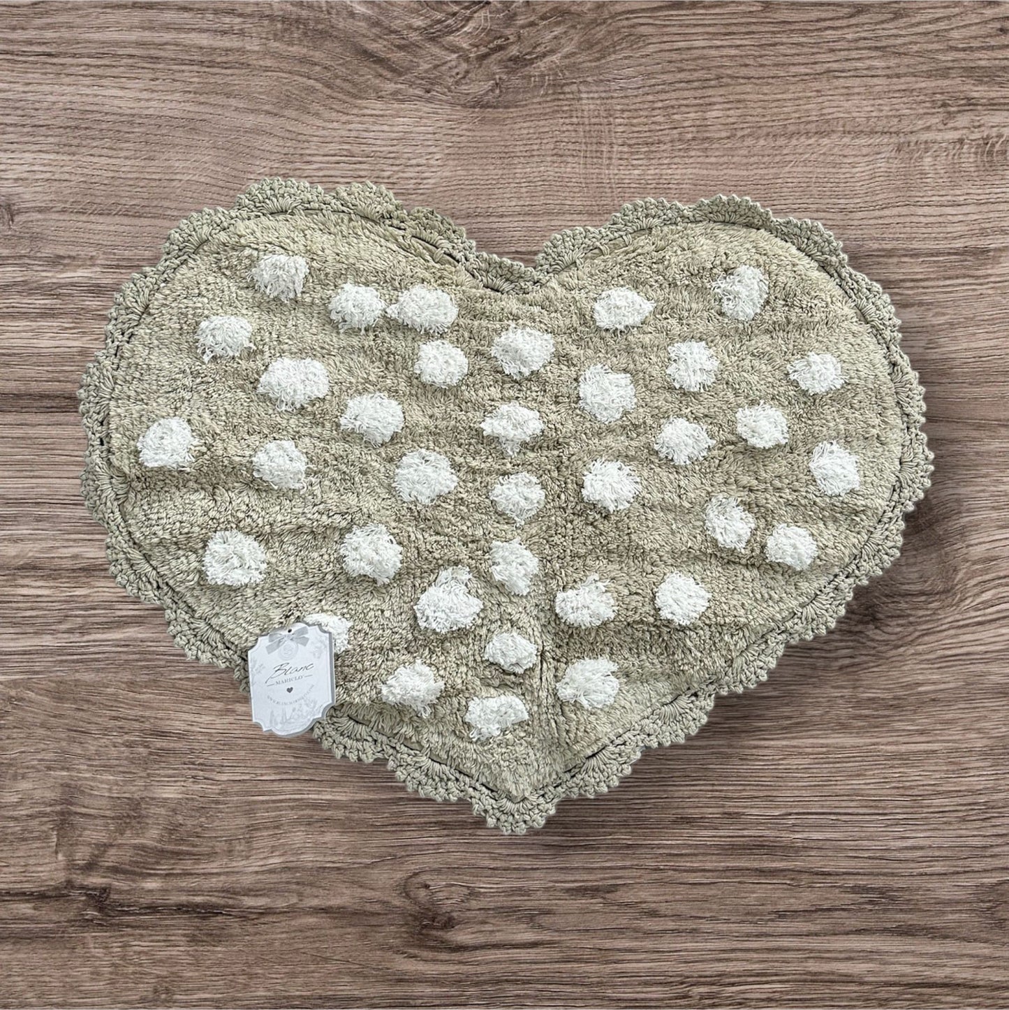 HEART-SHAPED RUG WITH CROCHET